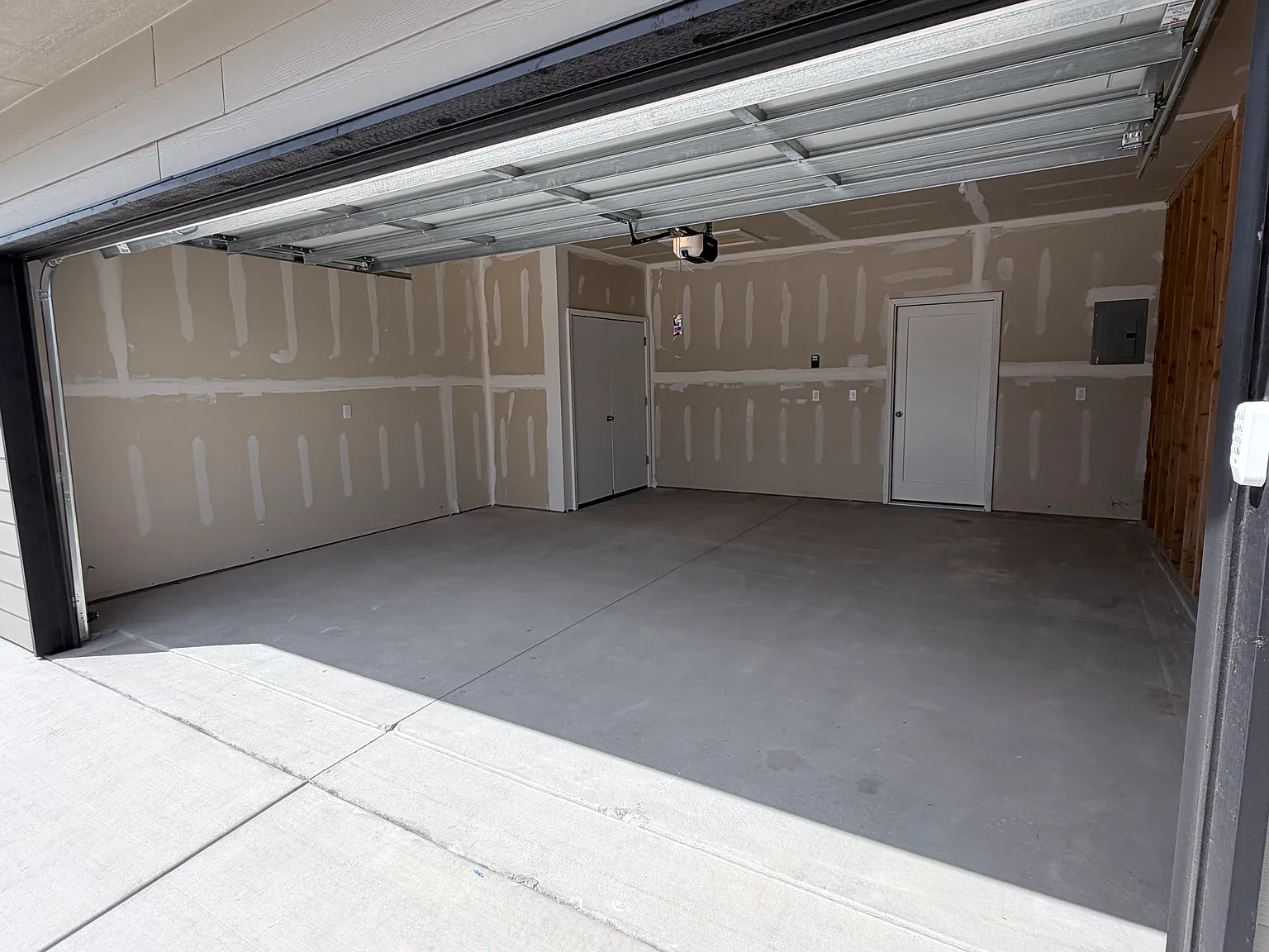 3 bed, 1221 sqft, $1,590 — Photo 3
