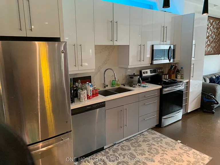405 Dundas St W #202 — Photo 6