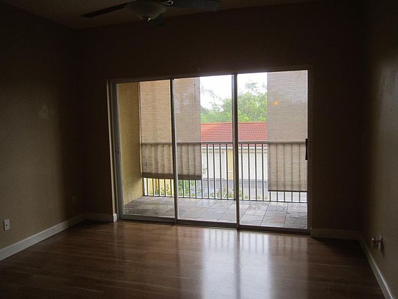 Living room & balcony
