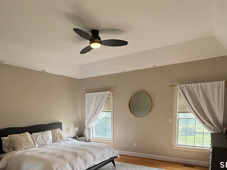 556 Hill St — Photo 18