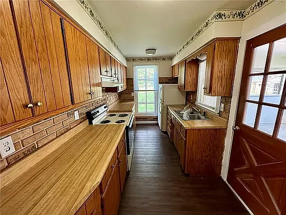 309 Broad St — Photo 9