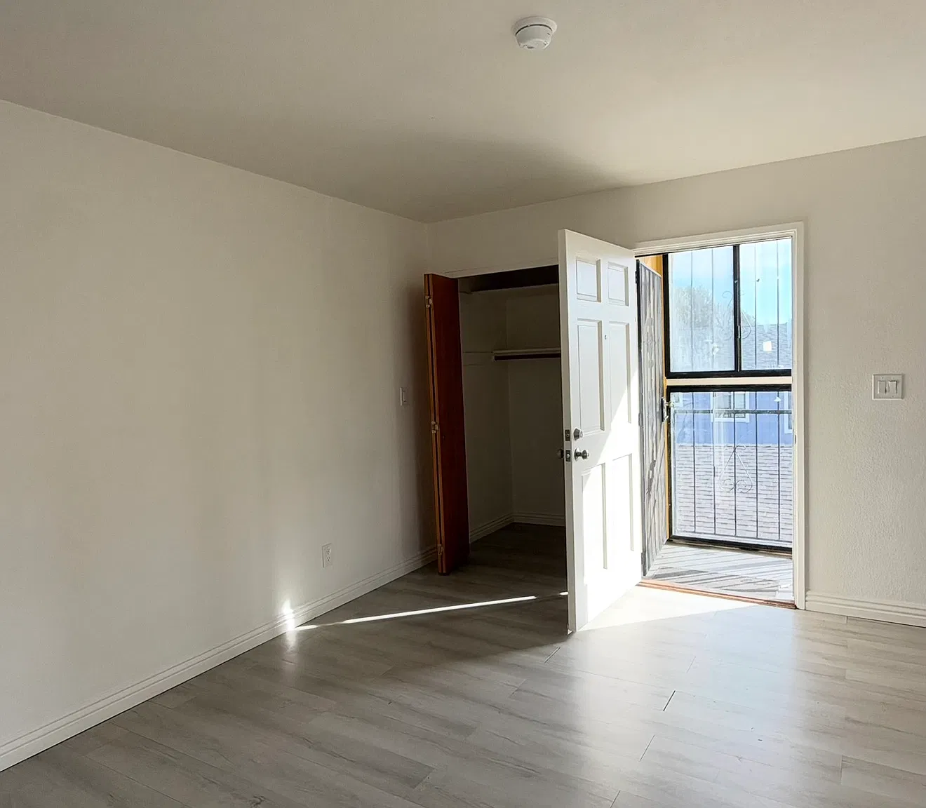 3456 Rhoda 3456a Ave — Photo 1