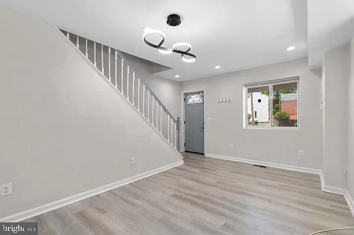 3 bed, 2.0 bath, 1900 sqft, $2,200 — Photo 3