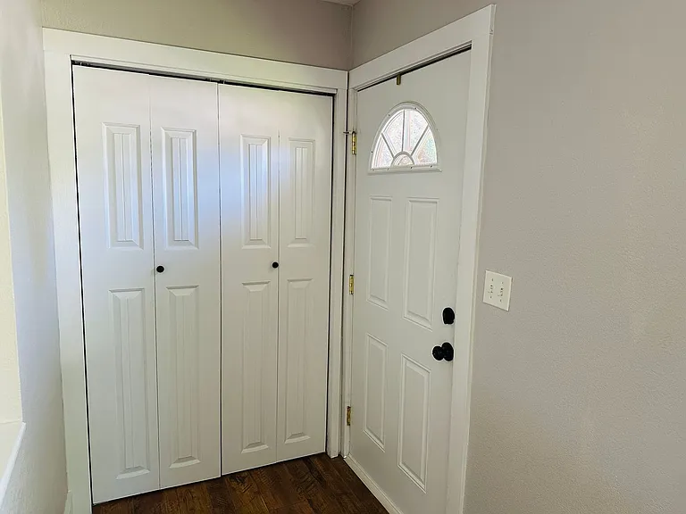 2038 Lewis Ave — Photo 15
