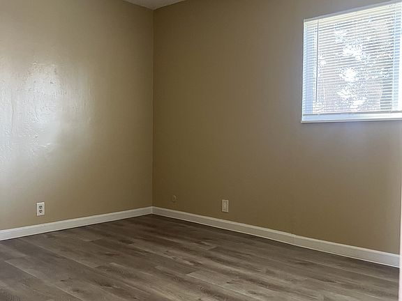 3rd image of 946 S Barrett Rd APT 3