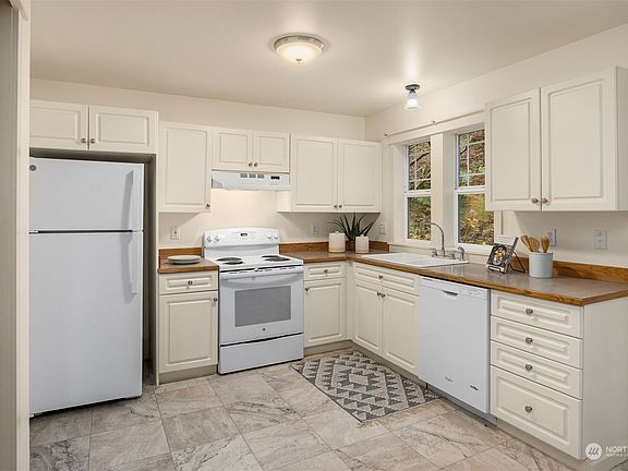 5th image of 8525 Jennie Avenue NE