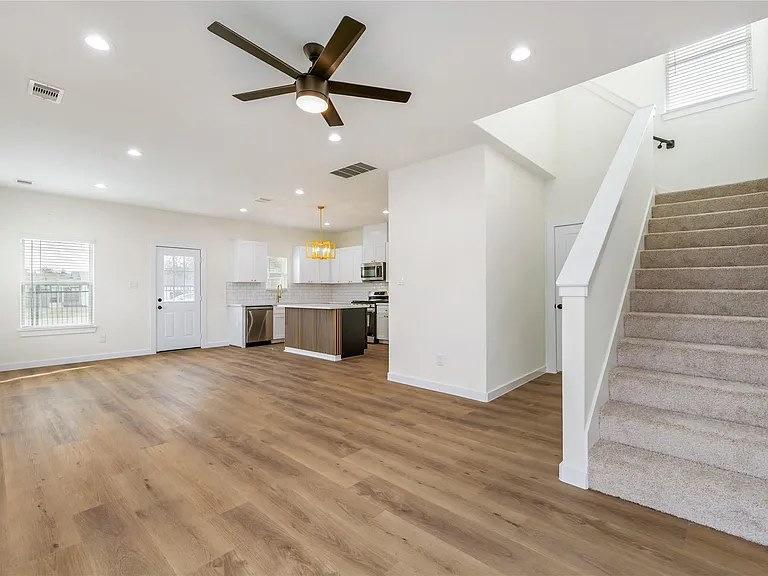 6417 Eastland St — Photo 9