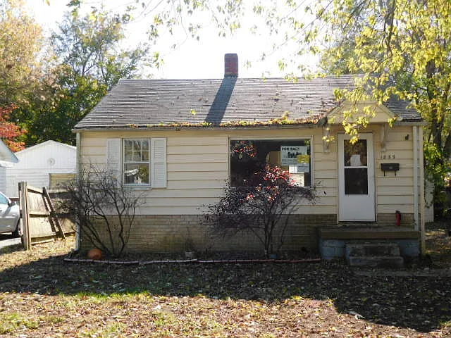 1855 W Waggoner St photo 1