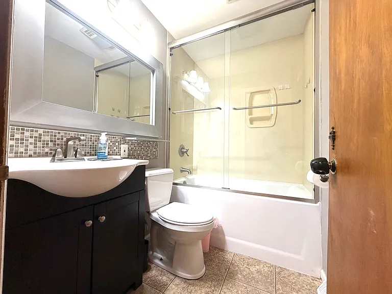 1203 Ringo St — Photo 6