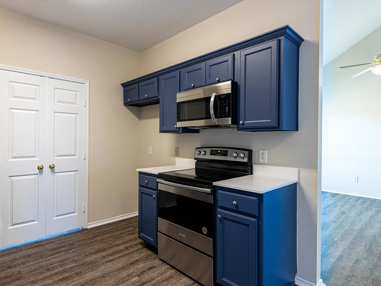 3 bed, 1062 sqft, $1,450 — Photo 4