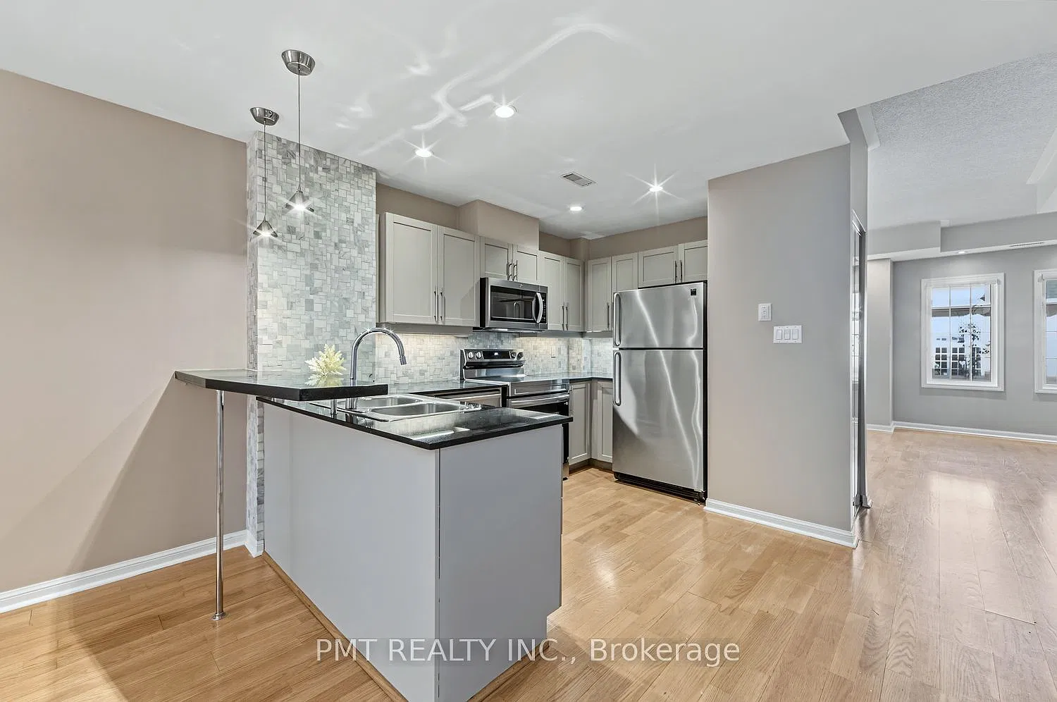 4 bed, $5,700 — Photo 2