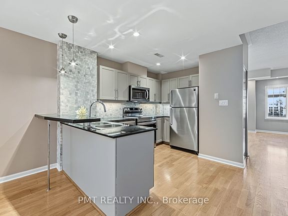 2nd image of 11 Niagara St Unit 23