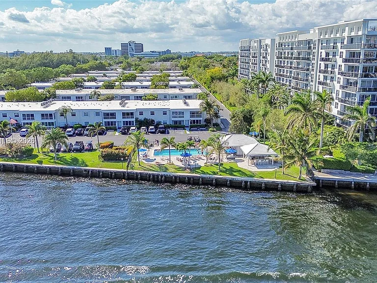 6273 Bay Club Dr #2 — Photo 18