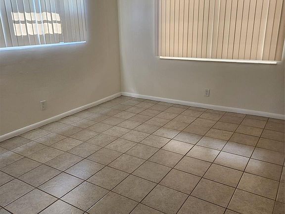 4th image of 36 Farnham Cres #36-B