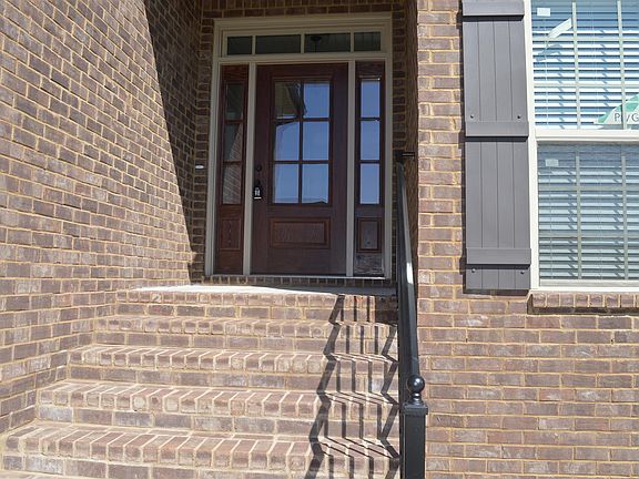 3rd image of 644 Twin View Dr