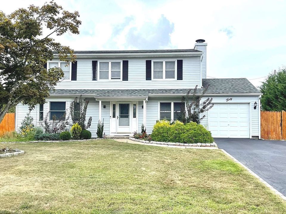 40 Roberta Avenue, Farmingville, NY 11738 Zillow