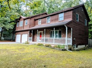 1 Pinion Pine Ln, Queensbury, NY 12804