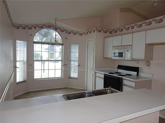 4th image of 1770 Chatham Cir