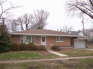 216 E Central St, Nokomis, IL 62075