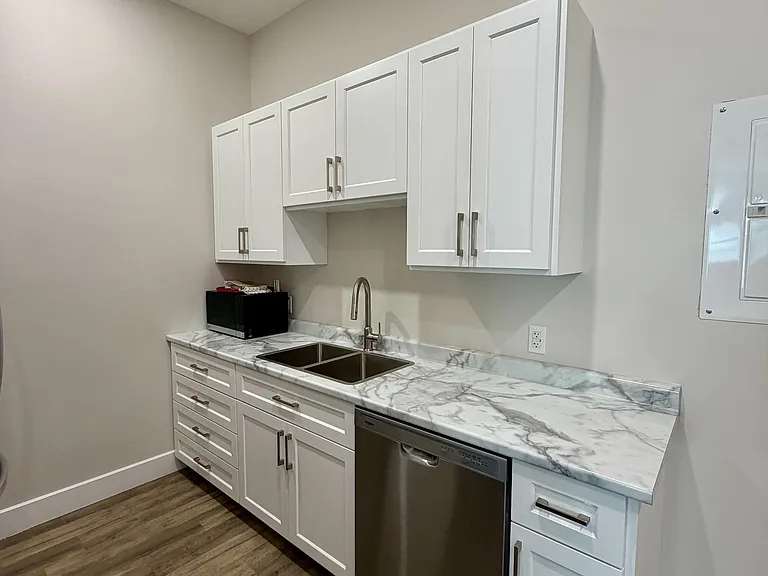 537 Talbot St #7 — Photo 12