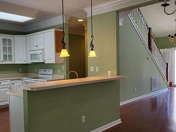 2nd image of 1529 Armiger Ln