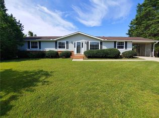 170 Valley View Dr, Tyrone, GA 30290