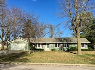 127 Outer Dr, Le Sueur, MN 56058