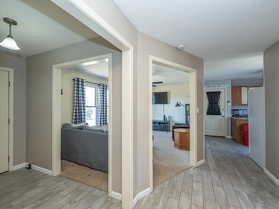 5th image of 98 Wildrose Ln