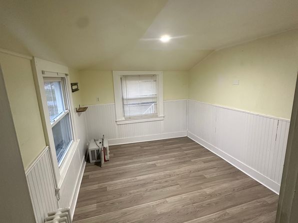 1bd 1ba — 5 Central St #3