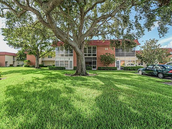 2nd image of 98 Spring Pl Unit 205