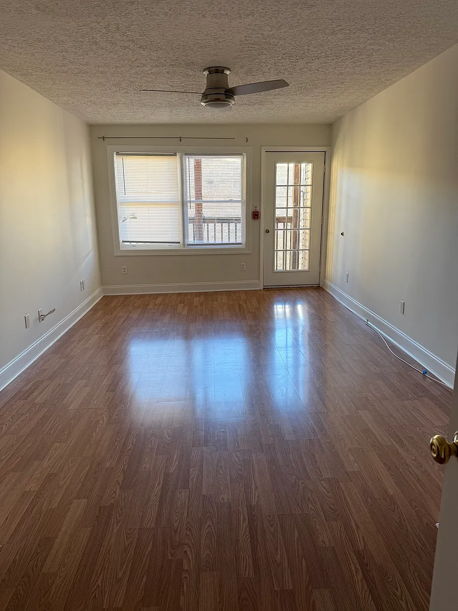 Building Photo - 121 Campbell Ave SW #2