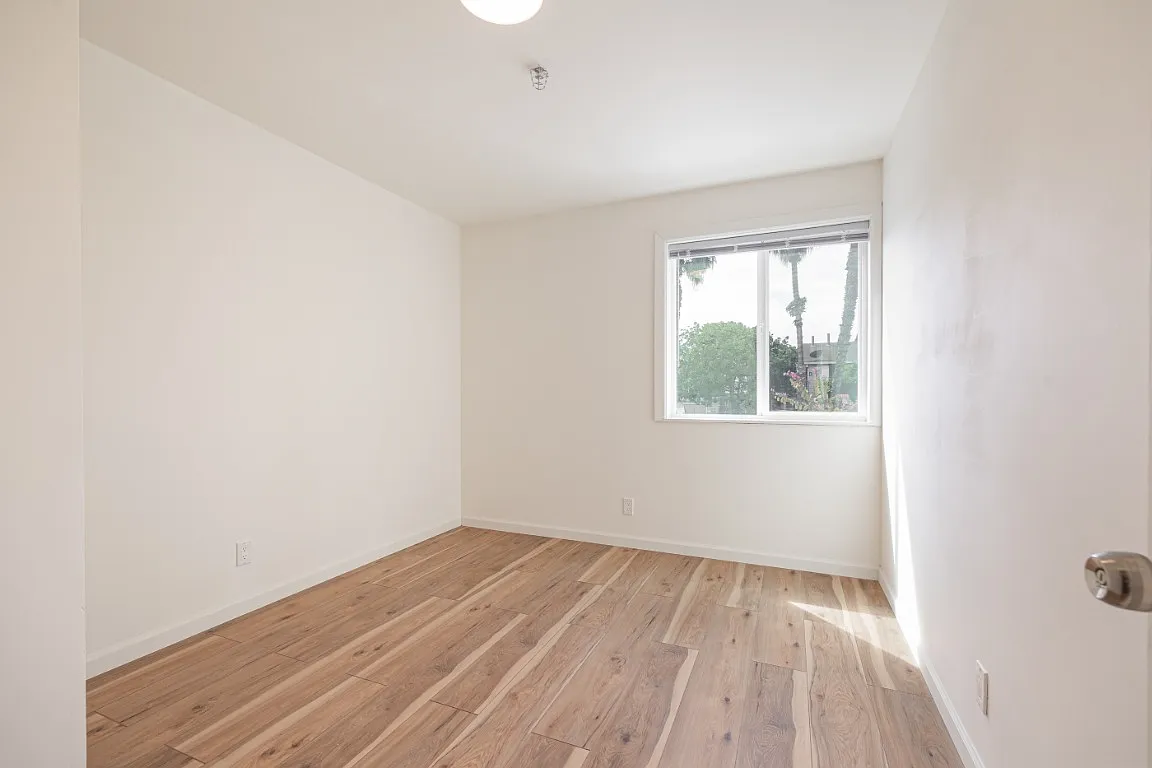 3 bed, $1,200 — Photo 4