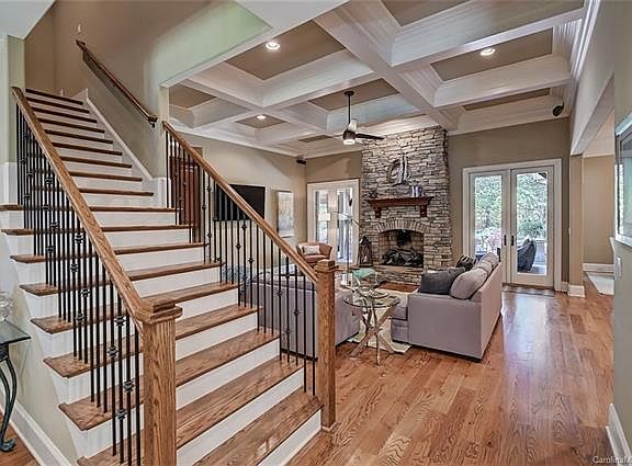 5th image of 136 Wellfleet Ln