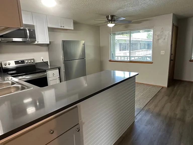 401 S Holly St — Photo 9