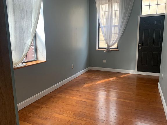 4th image of 1207 Race St #2R