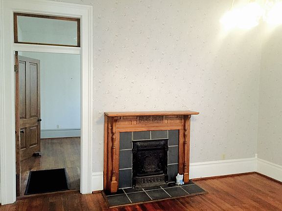 3rd image of 2415 Drummond St