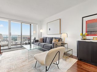 909 Bay St #2303, Toronto, ON M5S 3G2