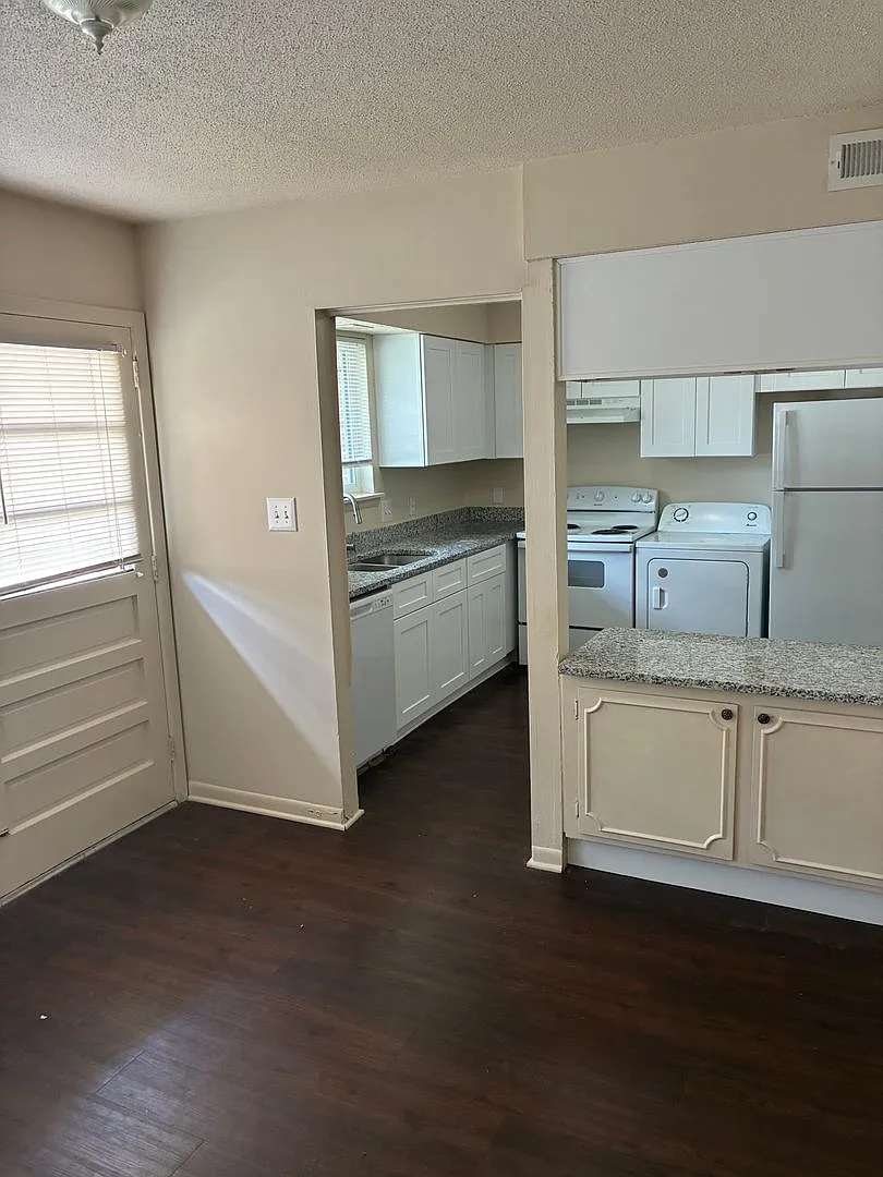 2359 Champion Ct ~ 3 Bedroom / 2.5 Bathroom ~ Close NCSU Campus — Photo 4