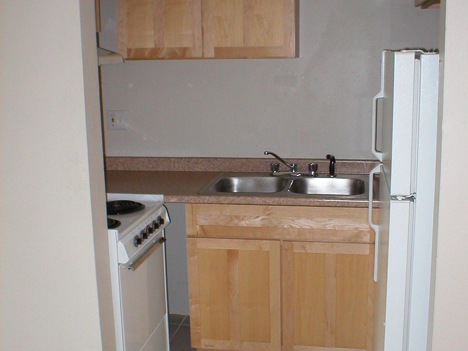 1st image of 939 E Homer St APT 3