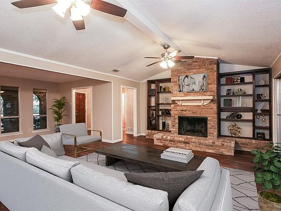 3rd image of 2704 S Colfax Cir