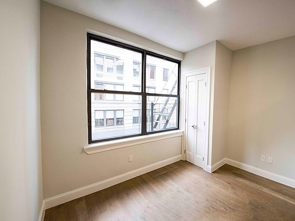 3rd image of 313 E 61st St #6C