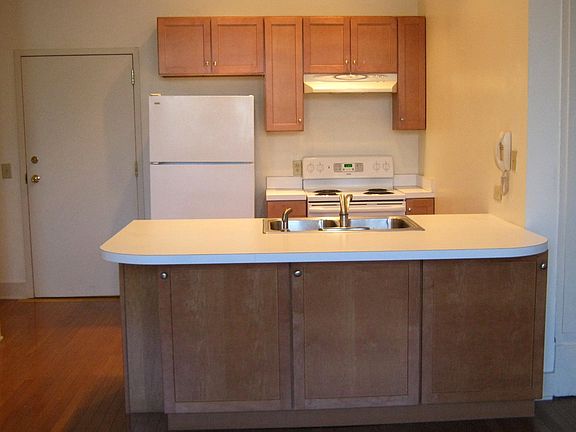2nd image of 641 N High St APT 8