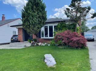 21236 Ardmore Park Dr, Saint Clair Shores, MI 48081