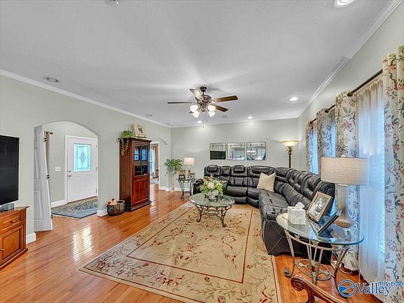 3rd image of 164 Petty Ln