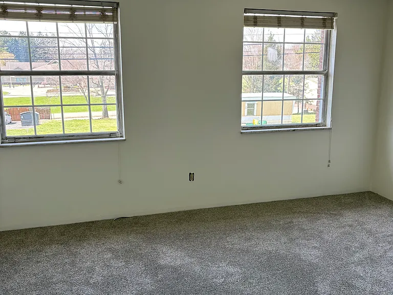 229 B Whitestown Vlg — Photo 4