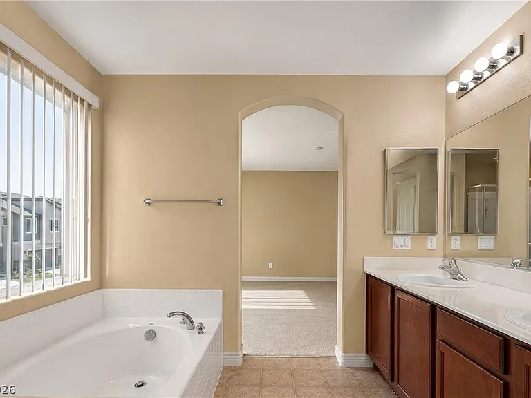 12 Jasmine Point St — Photo 35