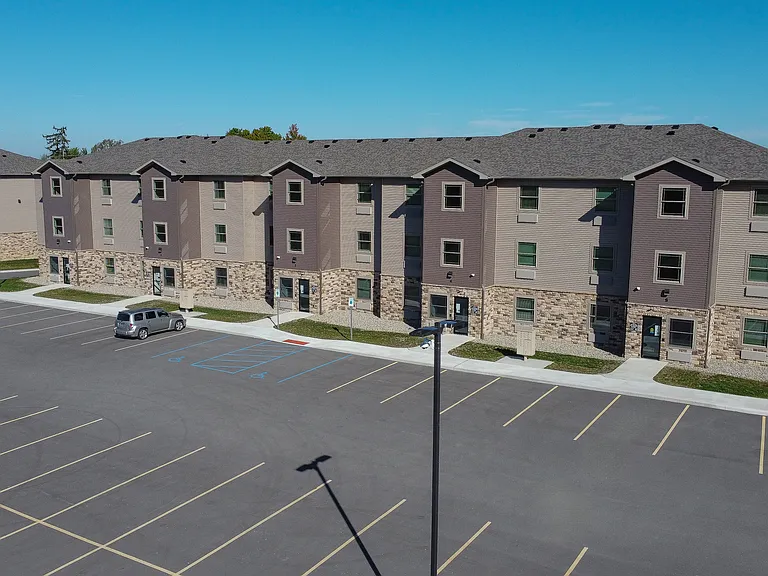 Crossroads Place Apartments — Photo 74
