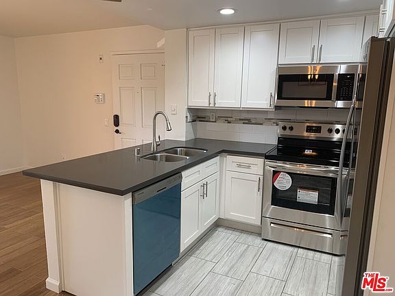 5th image of 4810 S La Brea Ave #205