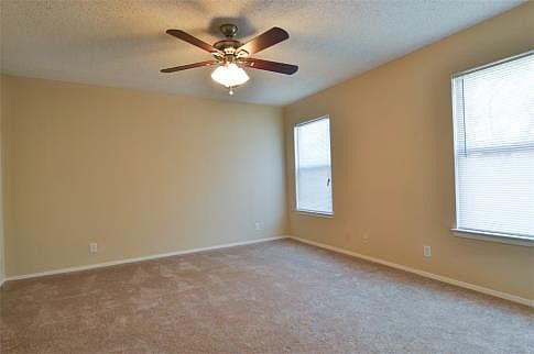5th image of 1006 Chapel View Dr