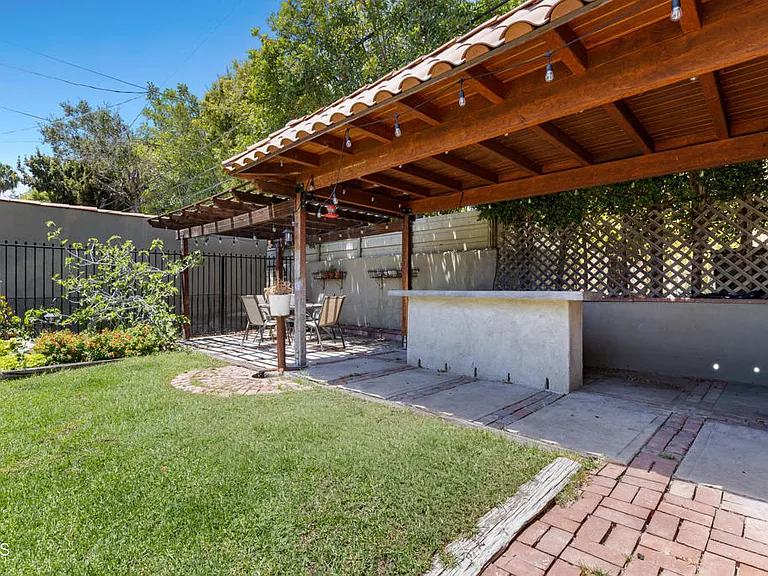 4725 Ambrose Ave — Photo 35
